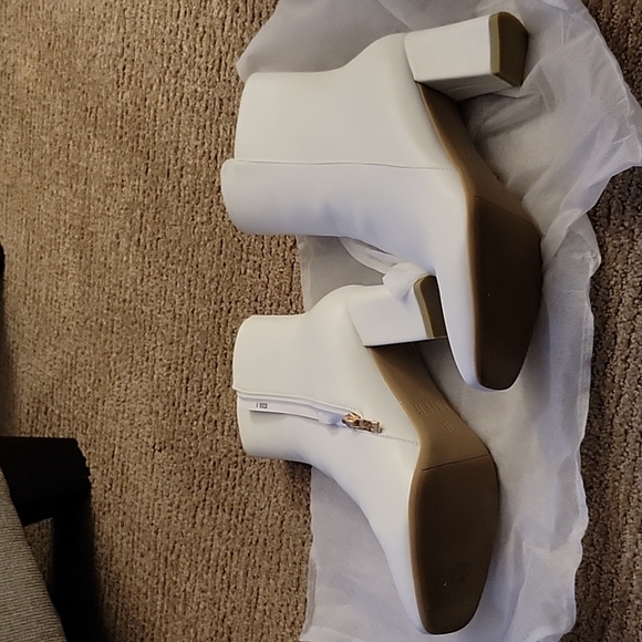 Nwt square toed white short boots - Picture 2 of 4